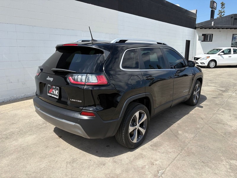 Jeep Cherokee Vehicle Full-screen Gallery Image 05