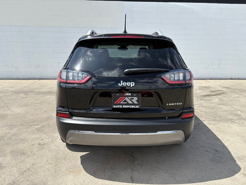 Jeep Cherokee Vehicle Full-screen Gallery Image 06