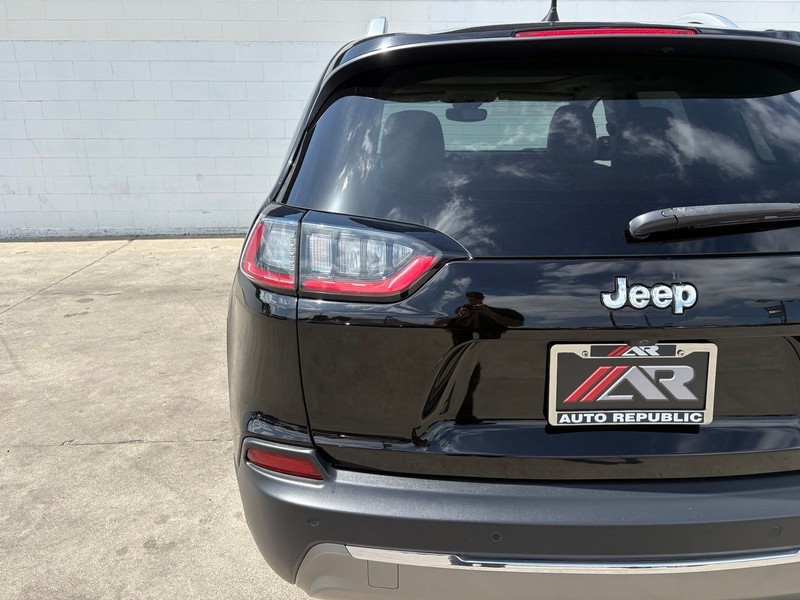 Jeep Cherokee Vehicle Full-screen Gallery Image 07