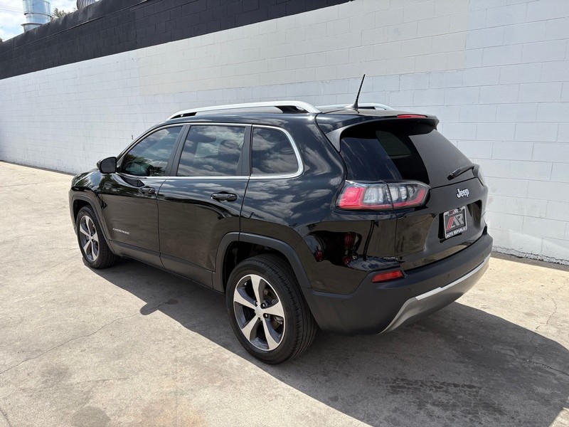 Jeep Cherokee Vehicle Full-screen Gallery Image 09