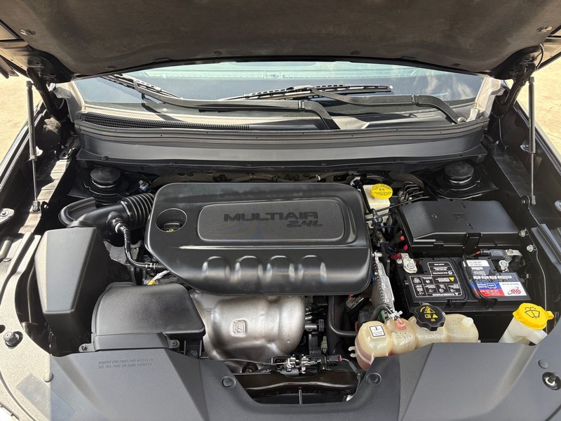 Jeep Cherokee Vehicle Full-screen Gallery Image 13