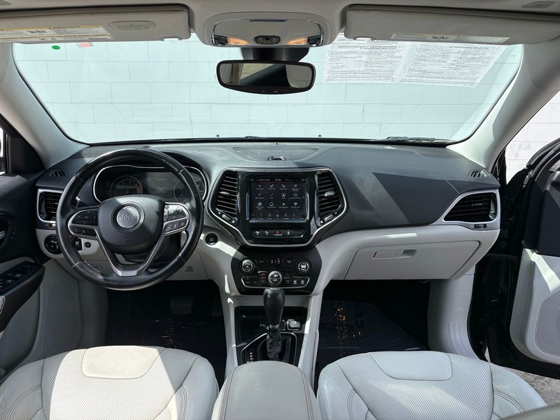 Jeep Cherokee Vehicle Full-screen Gallery Image 21