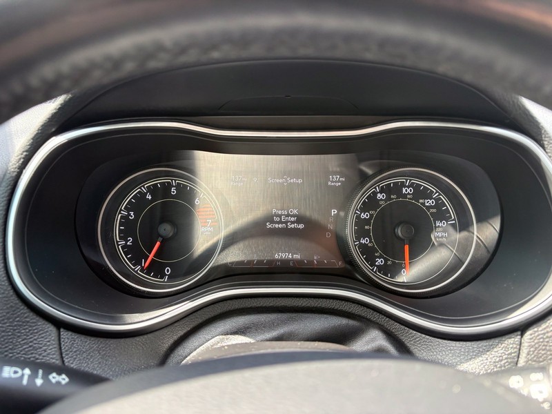 Jeep Cherokee Vehicle Full-screen Gallery Image 22