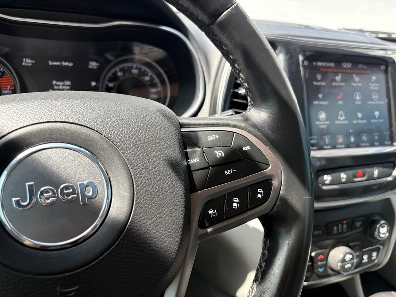 Jeep Cherokee Vehicle Full-screen Gallery Image 25