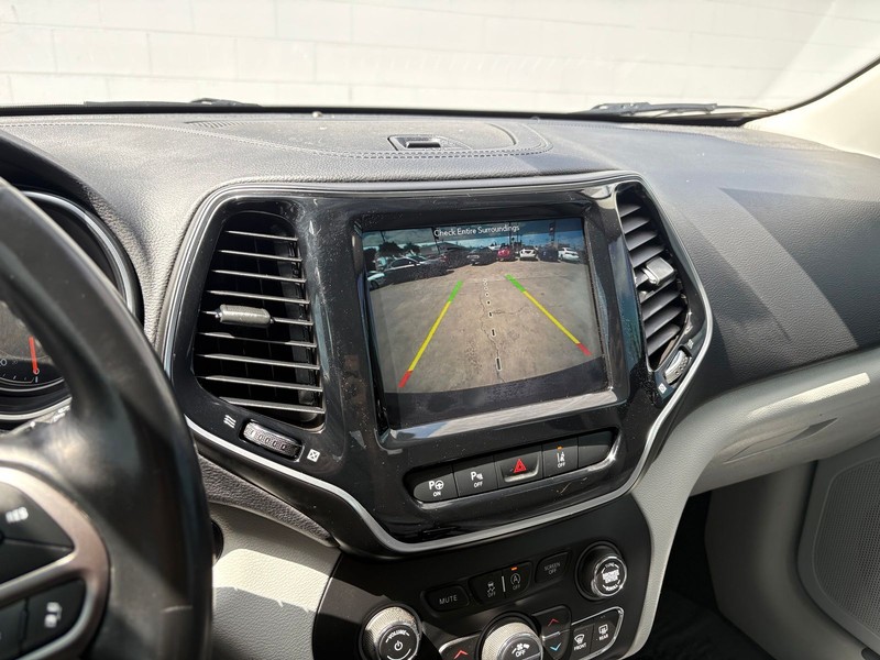 Jeep Cherokee Vehicle Full-screen Gallery Image 28