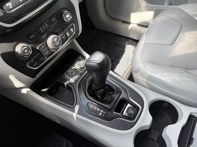 Jeep Cherokee Vehicle Full-screen Gallery Image 29