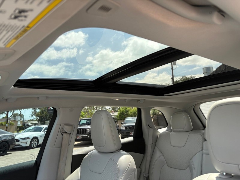 Jeep Cherokee Vehicle Full-screen Gallery Image 31
