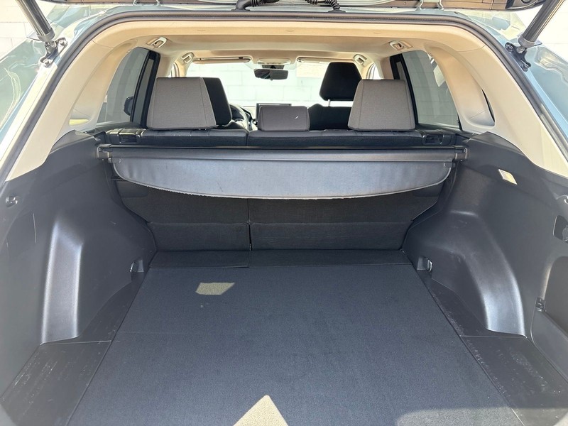Toyota RAV4 Vehicle Full-screen Gallery Image 08