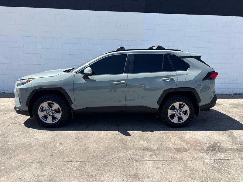 Toyota RAV4 Vehicle Full-screen Gallery Image 10