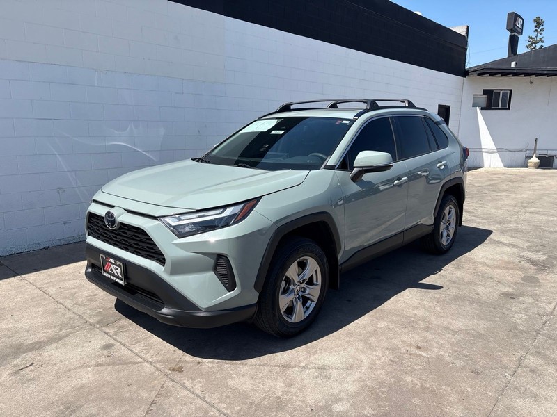 Toyota RAV4 Vehicle Full-screen Gallery Image 11