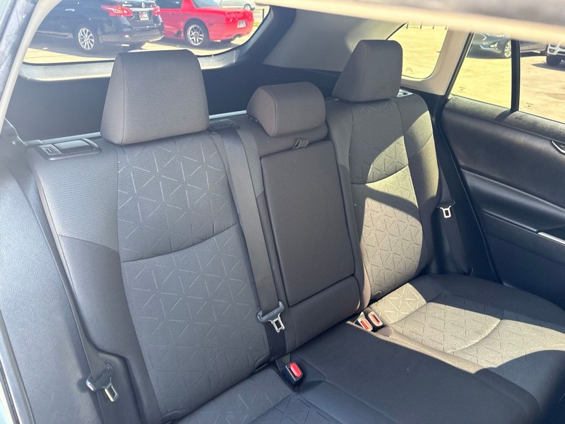 Toyota RAV4 Vehicle Full-screen Gallery Image 20