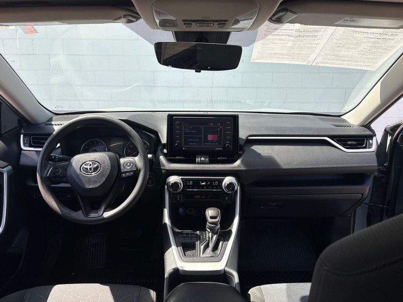 Toyota RAV4 Vehicle Full-screen Gallery Image 21