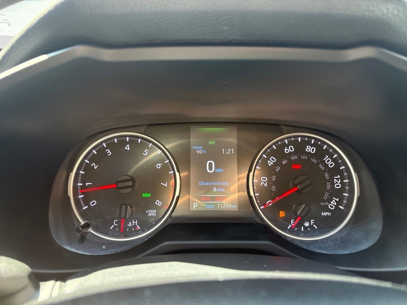 Toyota RAV4 Vehicle Full-screen Gallery Image 22