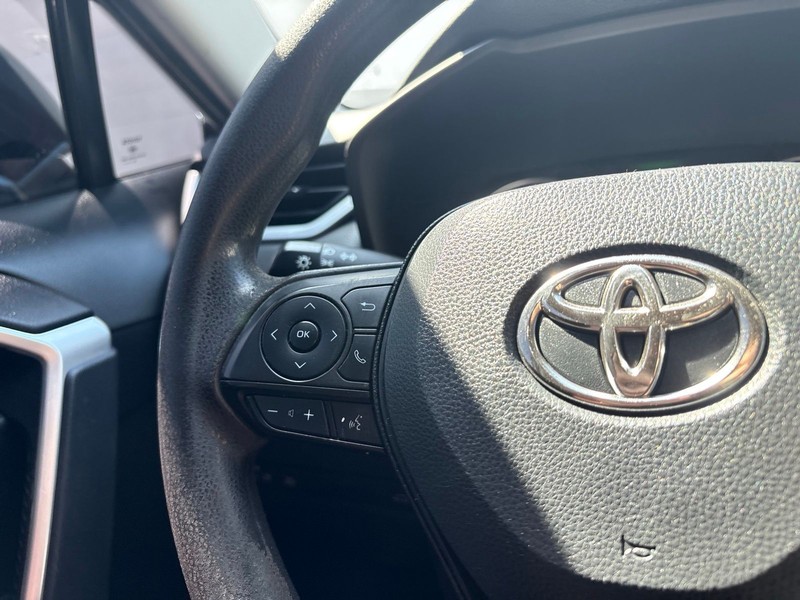 Toyota RAV4 Vehicle Full-screen Gallery Image 24