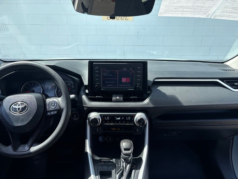 Toyota RAV4 Vehicle Full-screen Gallery Image 26