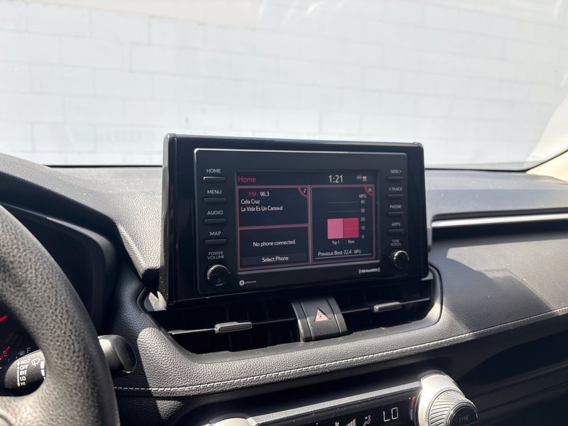 Toyota RAV4 Vehicle Full-screen Gallery Image 27