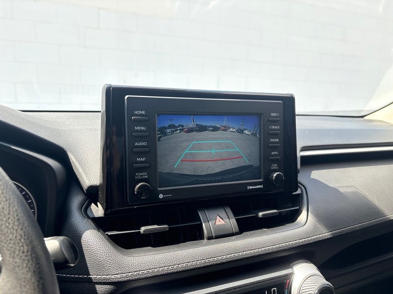 Toyota RAV4 Vehicle Full-screen Gallery Image 28