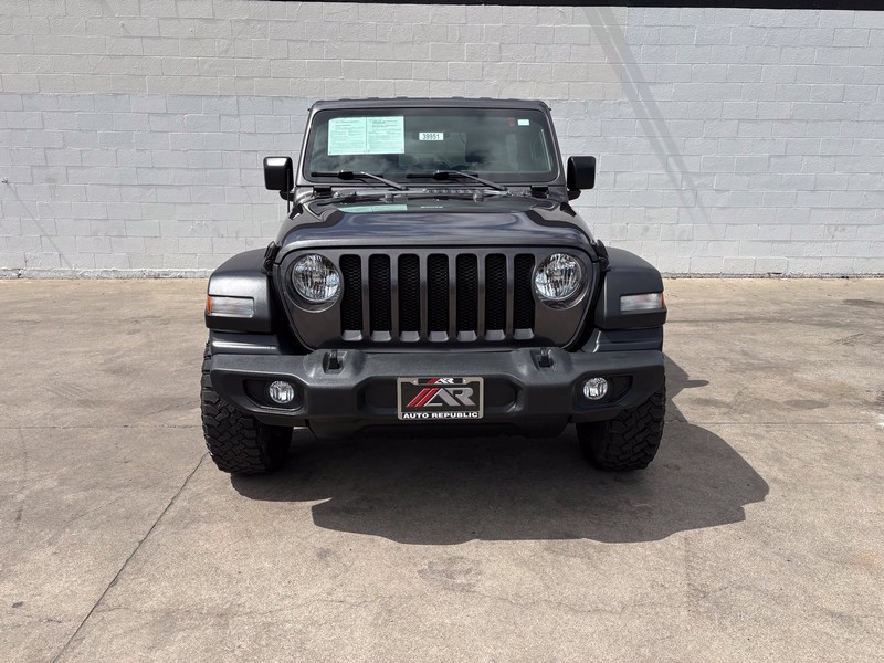 Jeep Wrangler Vehicle Full-screen Gallery Image 02