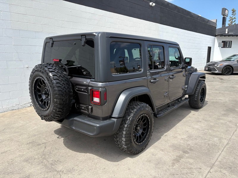 Jeep Wrangler Vehicle Full-screen Gallery Image 05