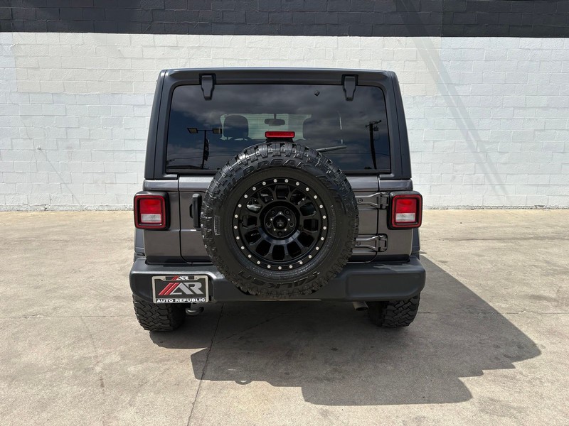 Jeep Wrangler Vehicle Full-screen Gallery Image 06