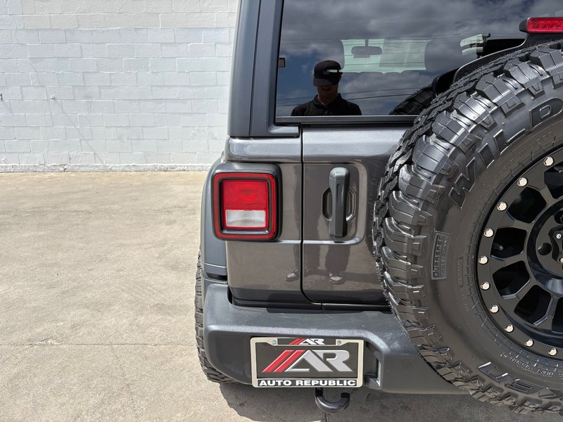 Jeep Wrangler Vehicle Full-screen Gallery Image 07