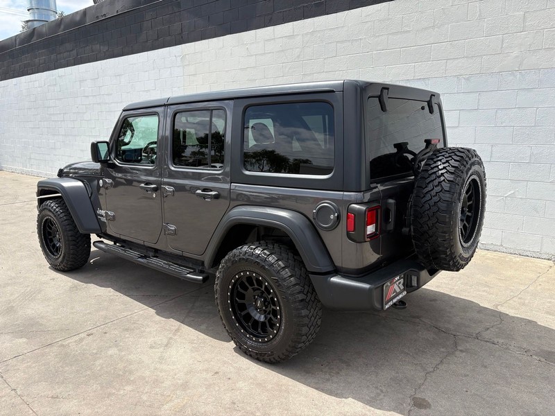 Jeep Wrangler Vehicle Full-screen Gallery Image 09