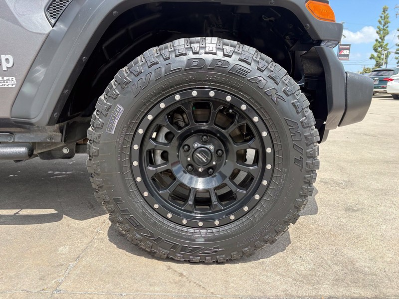 Jeep Wrangler Vehicle Full-screen Gallery Image 13