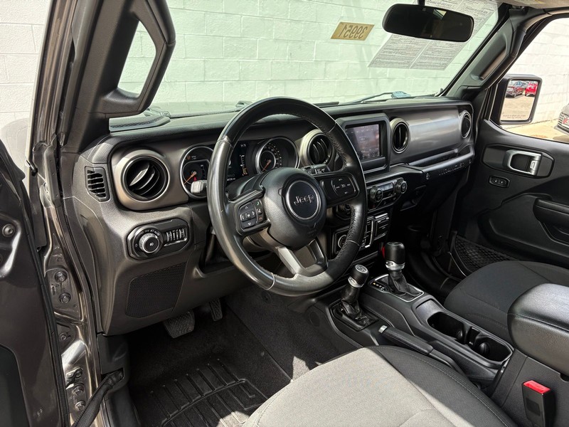 Jeep Wrangler Vehicle Full-screen Gallery Image 15