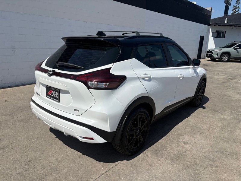 Nissan Kicks Vehicle Full-screen Gallery Image 05
