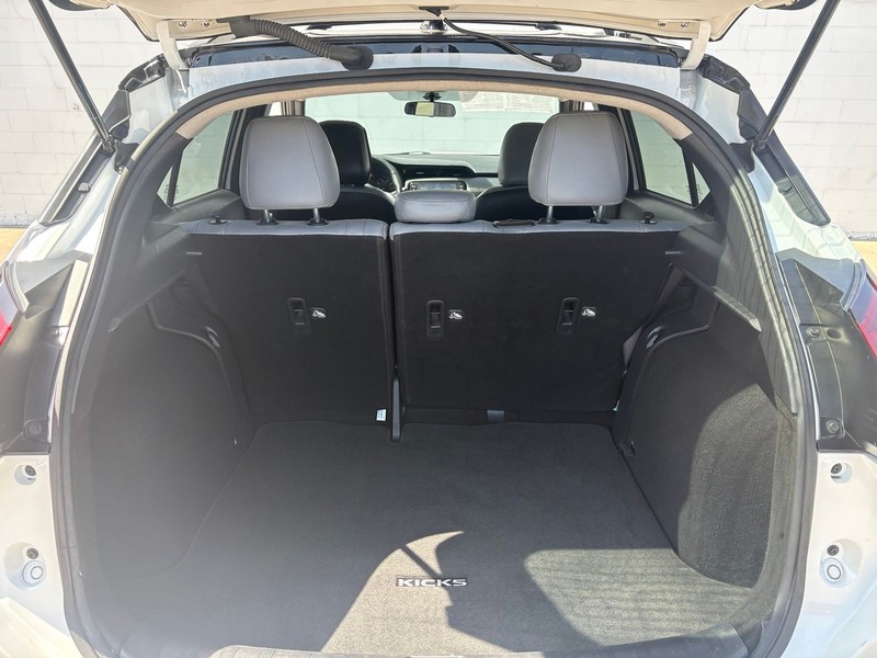 Nissan Kicks Vehicle Full-screen Gallery Image 08