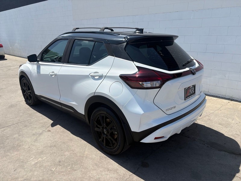 Nissan Kicks Vehicle Full-screen Gallery Image 09