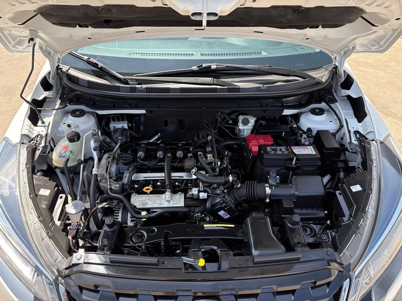 Nissan Kicks Vehicle Full-screen Gallery Image 12