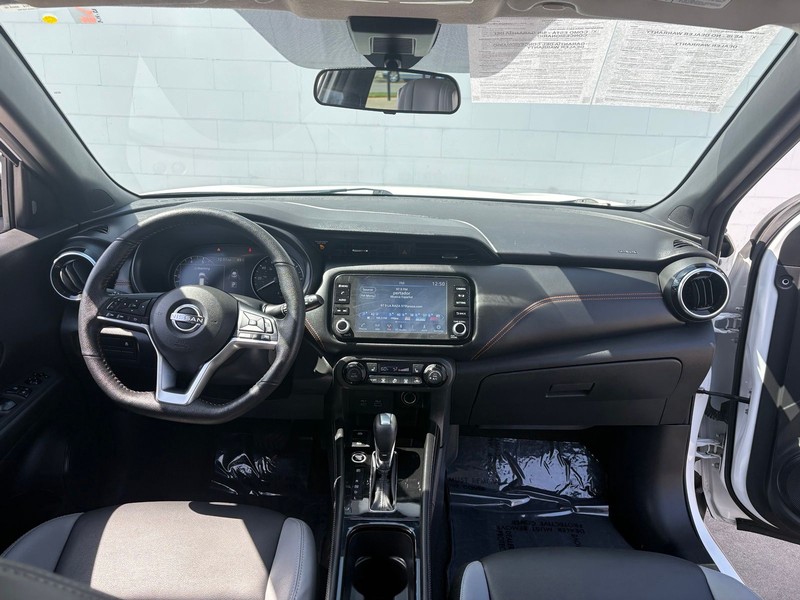 Nissan Kicks Vehicle Full-screen Gallery Image 21