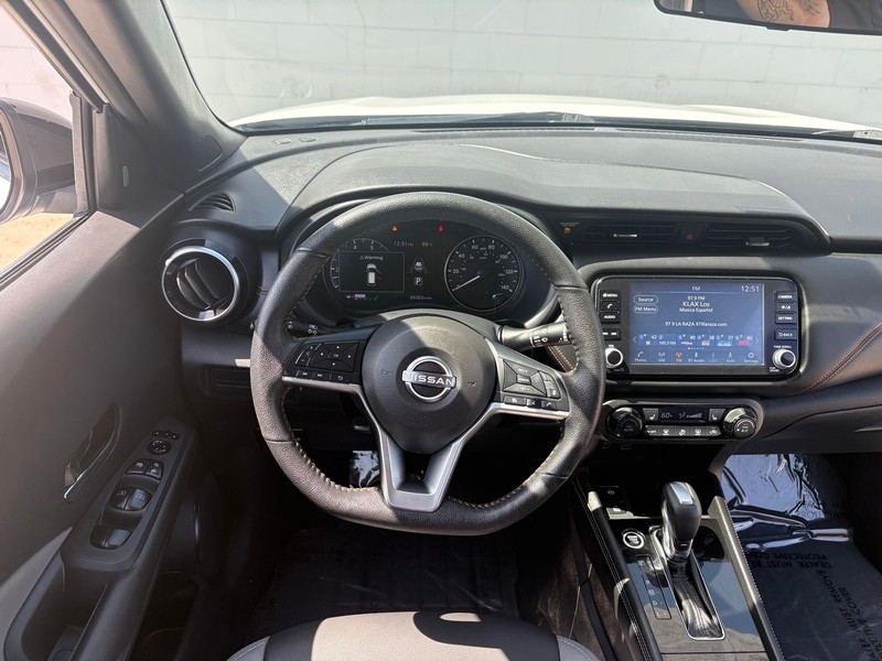 Nissan Kicks Vehicle Full-screen Gallery Image 23