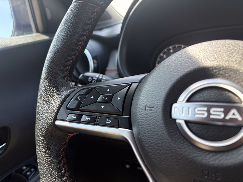 Nissan Kicks Vehicle Full-screen Gallery Image 24