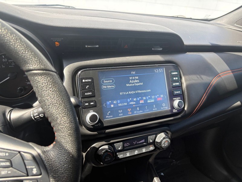 Nissan Kicks Vehicle Full-screen Gallery Image 27
