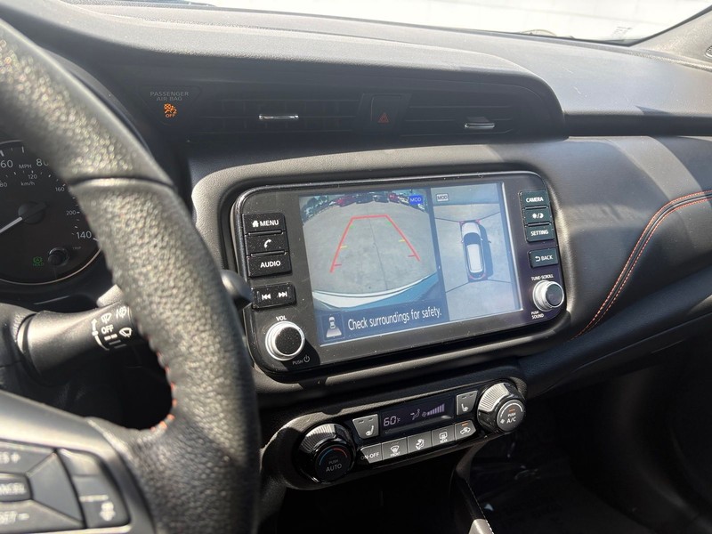 Nissan Kicks Vehicle Full-screen Gallery Image 28
