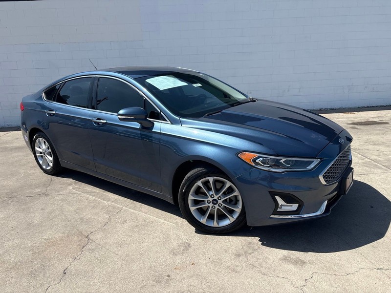 Ford Fusion Energi Vehicle Full-screen Gallery Image 01