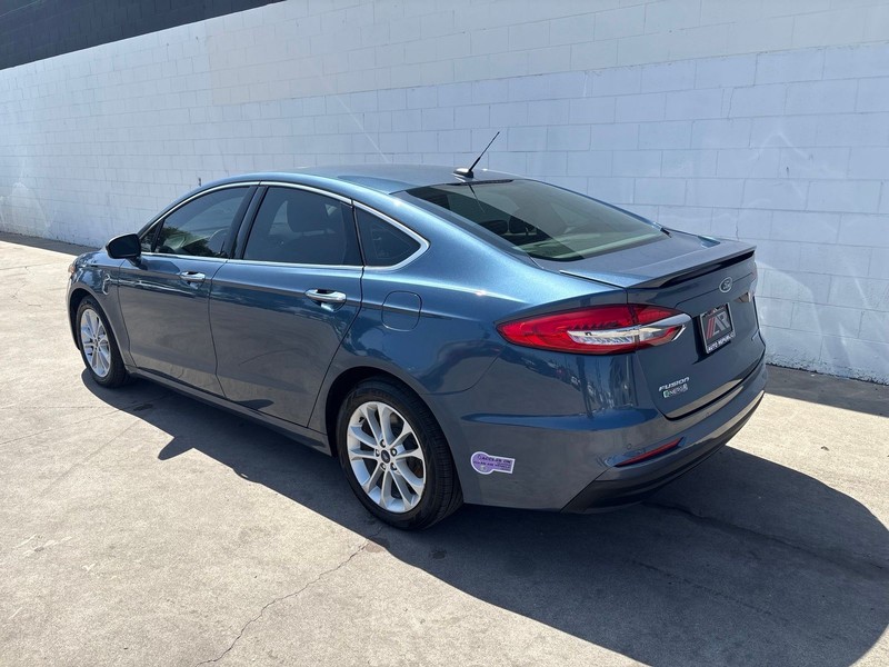 Ford Fusion Energi Vehicle Full-screen Gallery Image 09