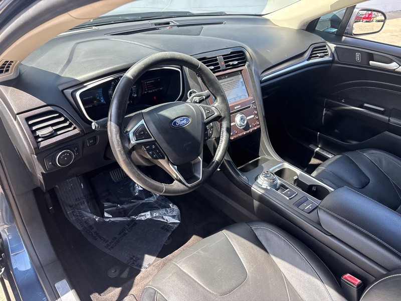 Ford Fusion Energi Vehicle Full-screen Gallery Image 14