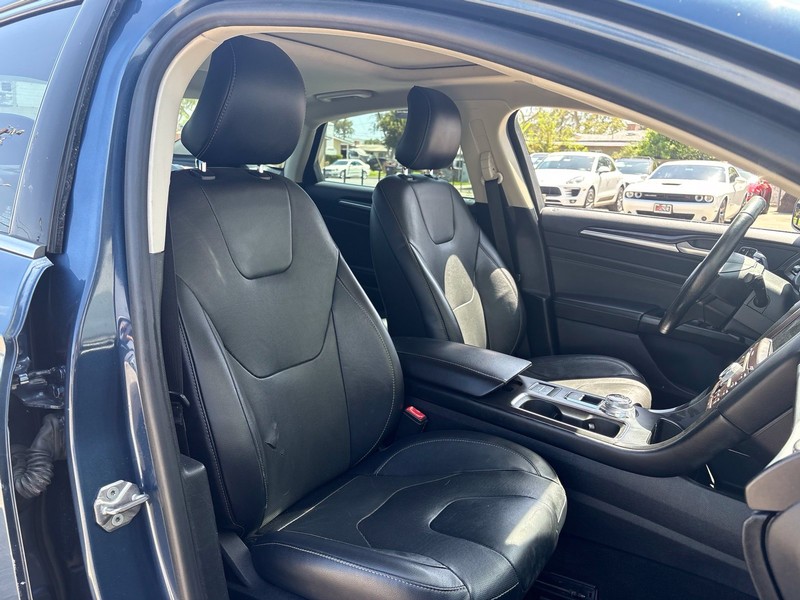 Ford Fusion Energi Vehicle Full-screen Gallery Image 17