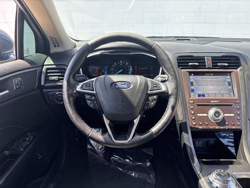 Ford Fusion Energi Vehicle Full-screen Gallery Image 21