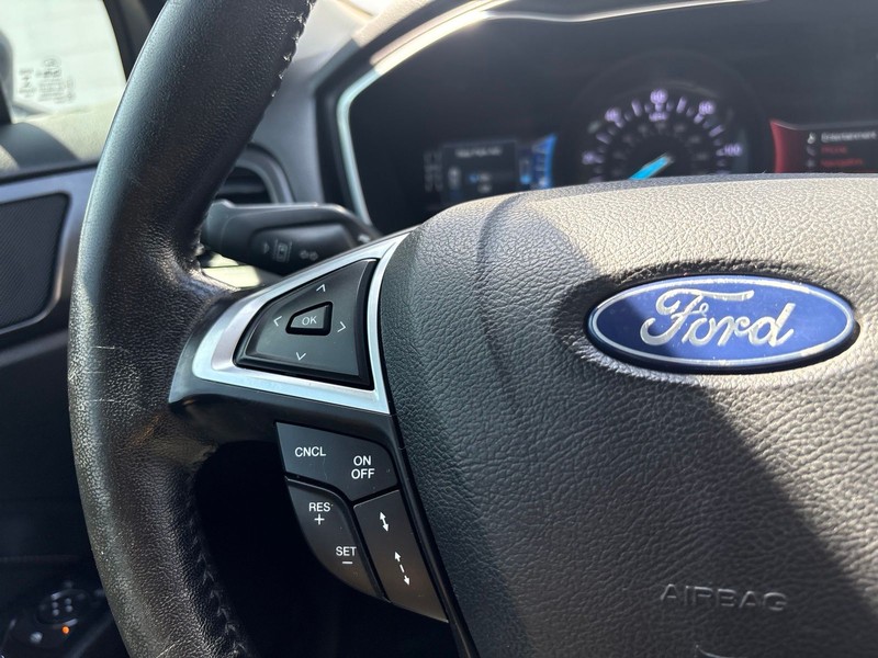 Ford Fusion Energi Vehicle Full-screen Gallery Image 22