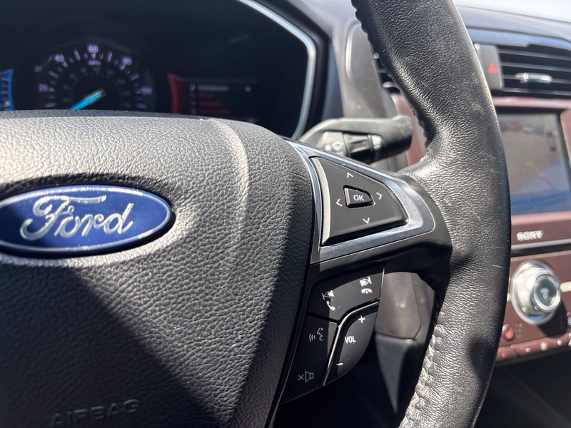 Ford Fusion Energi Vehicle Full-screen Gallery Image 23