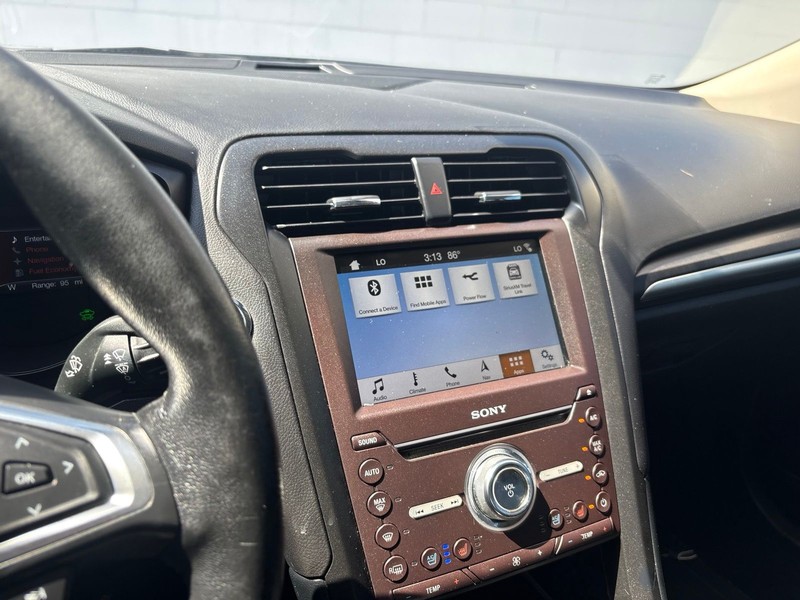 Ford Fusion Energi Vehicle Full-screen Gallery Image 25