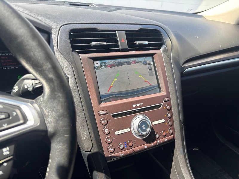 Ford Fusion Energi Vehicle Full-screen Gallery Image 26