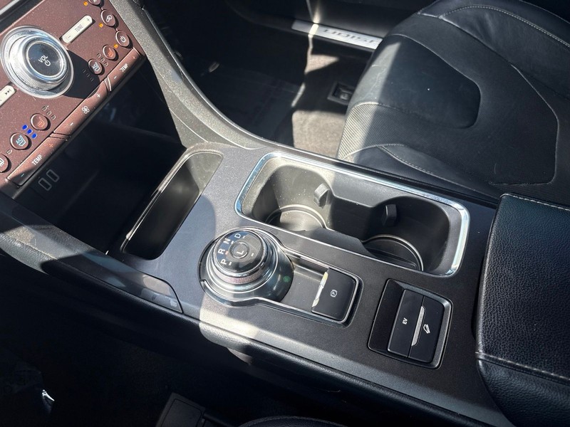 Ford Fusion Energi Vehicle Full-screen Gallery Image 27