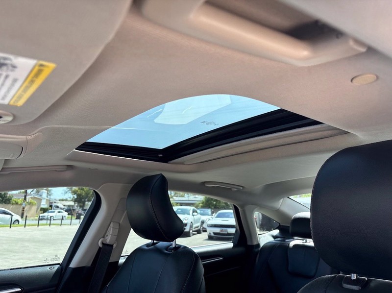 Ford Fusion Energi Vehicle Full-screen Gallery Image 28