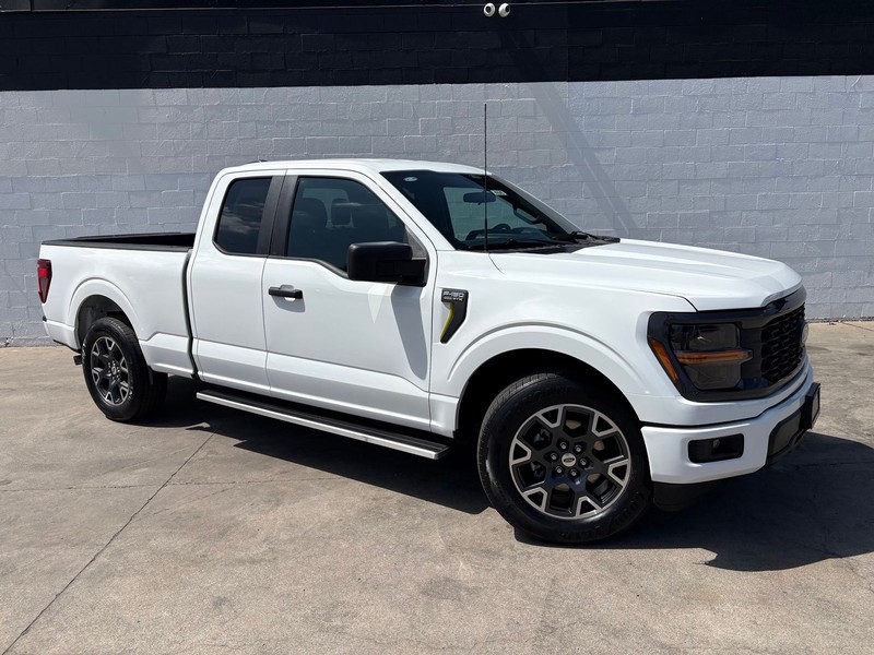 Ford F-150 Vehicle Full-screen Gallery Image 02
