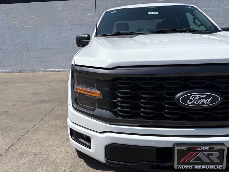 Ford F-150 Vehicle Full-screen Gallery Image 04